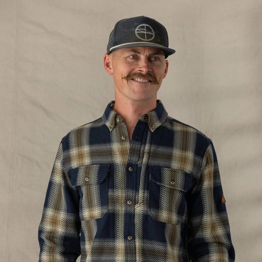 Men's Navy & Tan Plaid Button-Down Shirt - Casual Flannel